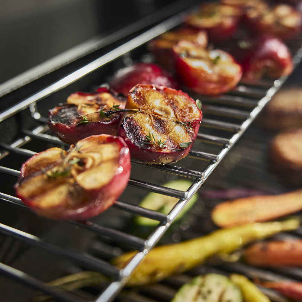 Genesis SP-E-335 Gas Grill in Black - Image 5
